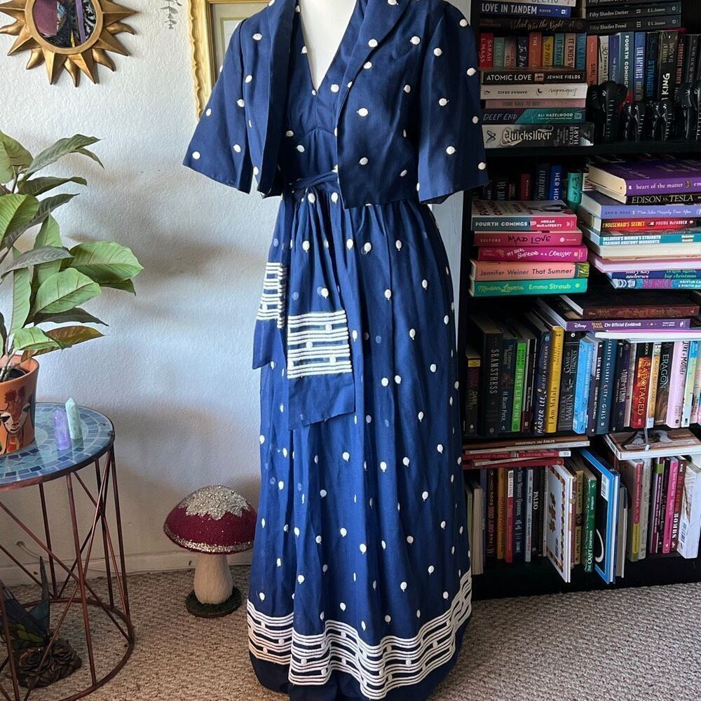 Miss Elliette Size 10 1960s Vintage polka Dot dress with small shirt coat blue &